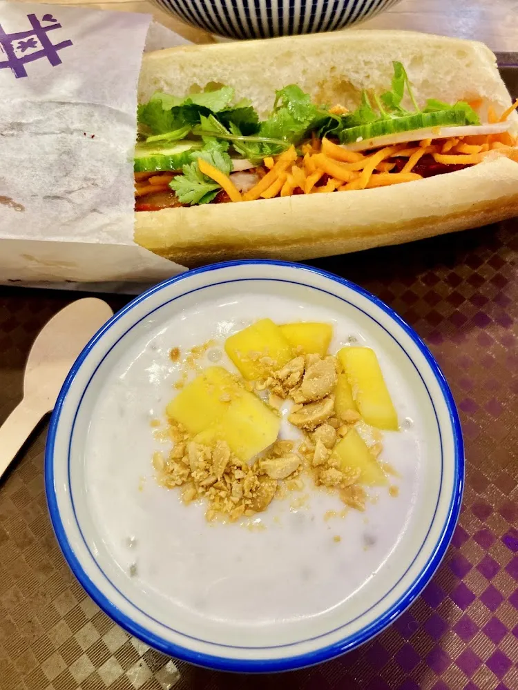 Sandwich Vietnamien Et Dessert Mangue Noix de Coco